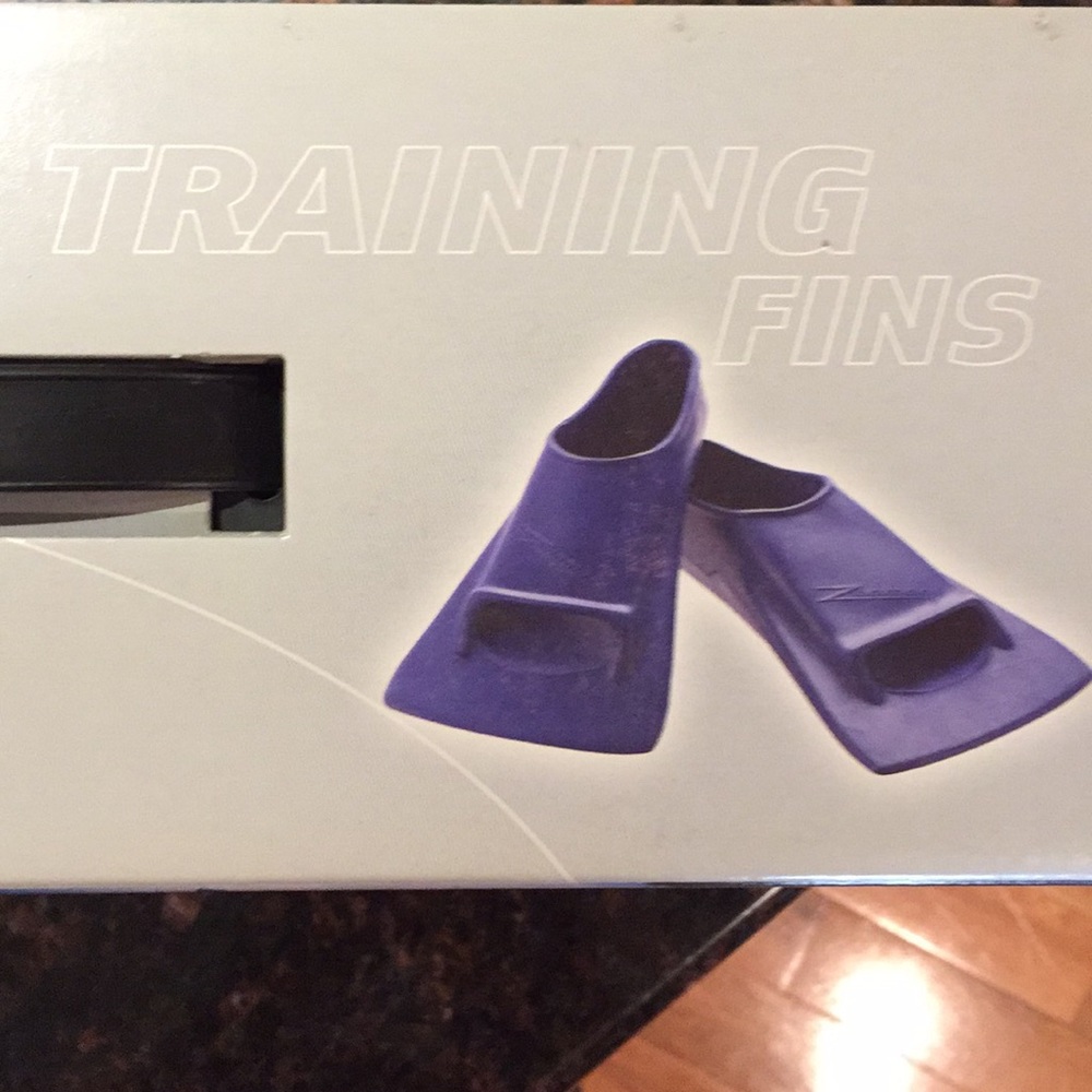 FINIS Zoomers/Aquatic fitness WOMAN SIZE 9.5-11. MENS SIZE 8.5-10